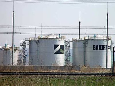 ФАС прекратила дело &quot;Башнефти&quot; после снижения цен на бензин, но это не избавит компанию от оборотного штрафа