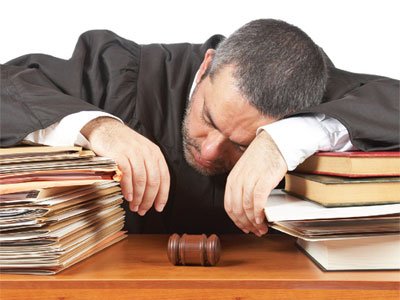 Опубликовано исследование о том, как судьи и присяжные спят во время заседаний