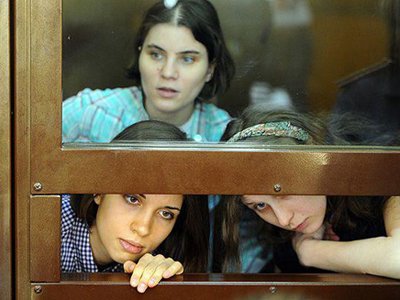 Два года лишения свободы в колонии общего режима - Хамовнический суд Москвы огласил приговор Pussy Riot