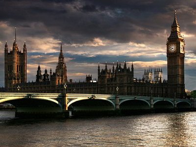 Британский парламент поддержал пересмотр договора об экстрадиции с США