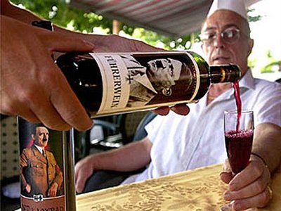 Прокуратура Италии проверяет, как в магазинах появилось вино &quot;Mein Kampf&quot; с Гитлером на этикетке