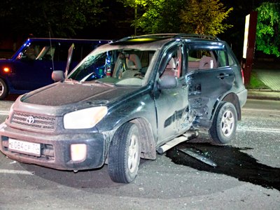 Судья, разбившая в пьяном виде свой Toyota RAV 4 и три машины, лишилась прав на 1,5 года