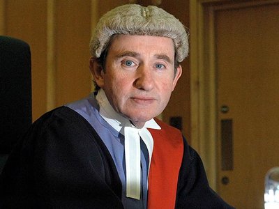 Британскому судье придется объяснить высказывание о том, что воровство требует мужества