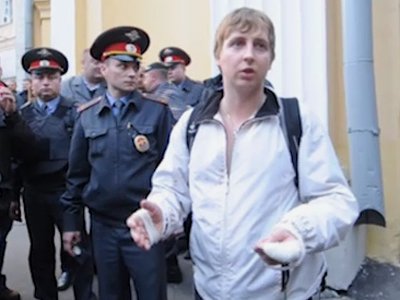 Судят уроженцев Чечни, избивших в московском метро заступившегося за девушек журналиста
