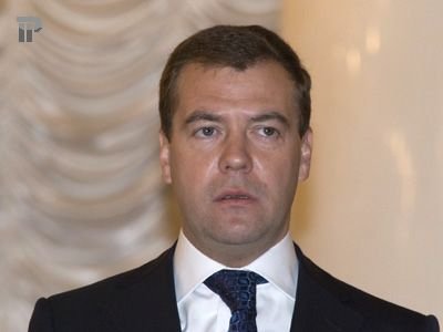 Медведев подписал закон о снижении минимальной численности партий