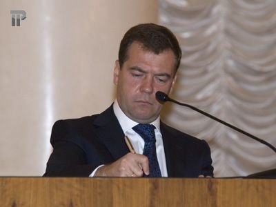 Медведев требует доработать закон о полиции за 2 недели