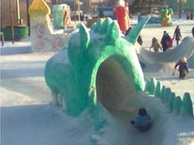 Суд наказал молодых людей, растоптавших снежную скульптуру американского Спанч Боба