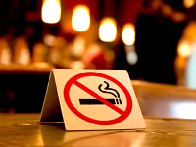 Совет Федерации запретил курить в ресторанах и кафе