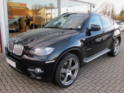 Суд отказал покупательнице BMW X6, которая требовала от автодилера почти 30,5 млн руб.