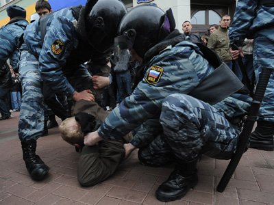 Москва: за &quot;черную метку&quot; Лужкову задержаны 35 человек