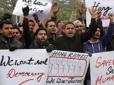 Суды Индии начали рассматривать дела об изнасилованиях в экспресс-режиме после массовых протестов