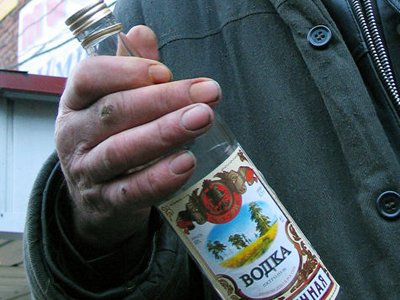 Задержан молодой человек, ночью &quot;сдававший водку в аренду&quot; по 350 руб. за бутылку