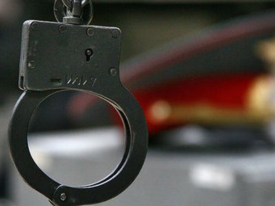 Арестован полицейский, выпустивший из клеток осужденную на 20 лет женщину и троих ее сообщников