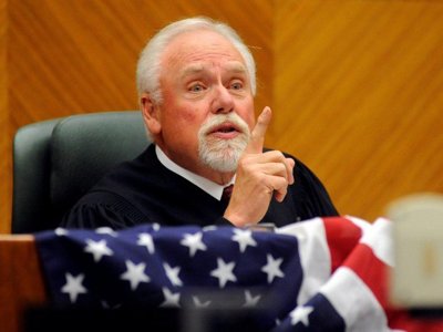 Судья, распространивший расистский анекдот про Обаму, уходит в отставку