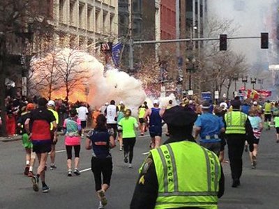 Полиция ищет подозреваемых во взрывах во время марафона в Бостоне