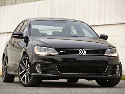 Покупатель Volkswagen через суд добился у автодилера обещанных в рекламе скидки и комплекта шин