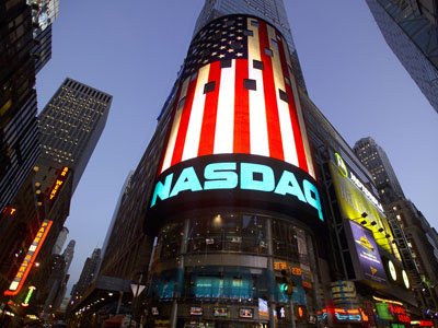 Биржа NASDAQ просит суд отклонить иск против нее, поданный инвесторами Facebook