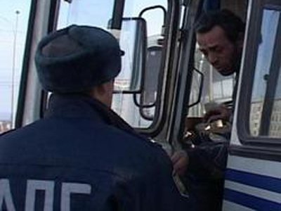 ГИБДД обнаружила шофера автобуса, перевозившего пассажиров без прав и не платившего судебные штрафы