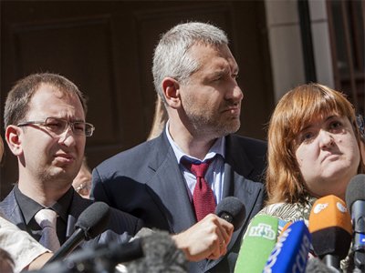 Адвокат Фейгин требует наказать пристава за ограничение выезда из России