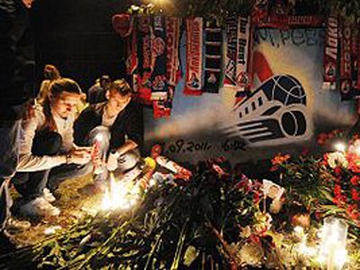 Родные погибших в авиакатастрофе хоккеистов &quot;Локомотива&quot; требуют дополнительного расследования