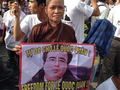 Оппозиционный блогер из Вьетнама приговорен к 2,5 годам тюрьмы за уклонение от уплаты налогов