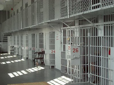 Госдума приняла закон о применении силы к заключенным в тюрьмах