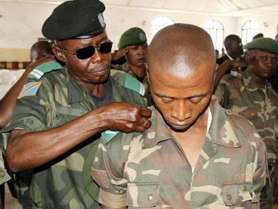 Из 39 солдат, отправленных в Конго под суд по обвинениям в массовых изнасилованиях, оправданы 13
