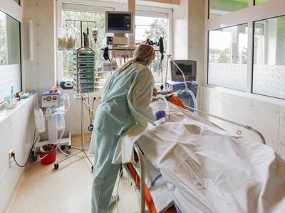 Больница возместит 105&amp;nbsp;600 руб. пациентке, которую заставили оплатить бесплатный имплант в ноге