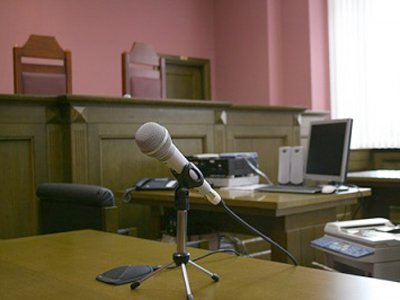 Осуждена посетительница суда, похитившая казенный микрофон из зала заседаний