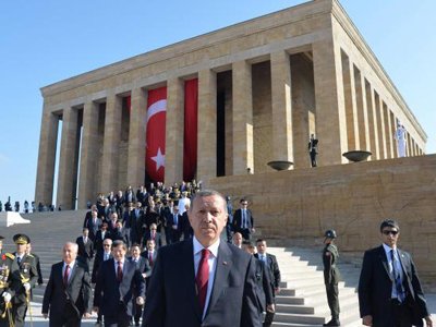 В Турции арестованы 20 полицейских, которые прослушивали мобильный президента Эрдогана