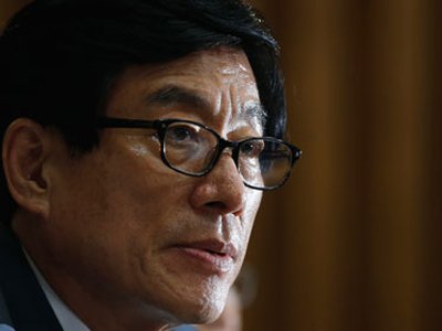 Суд приговорил экс-главу южнокорейской разведки к двум с половиной годам тюрьмы