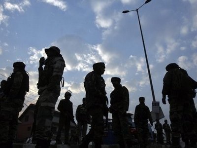 Суд в Индии приговорил семерых военных к пожизненному заключению за убийство гражданских лиц