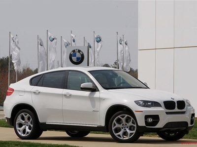Судят госюриста-договорника, получившего BMW X6 за победу компании на аукционе