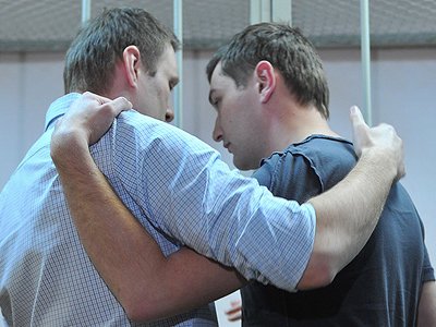 Суд не стал переводить Навального в СИЗО за приезд на Манежную площадь, сославшись на УПК