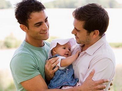 Конституционный суд Австрии отменил запрет на усыновление детей однополыми парами