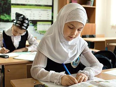 ВС РФ утвердил запрет на ношение хиджабов в мордовских школах. Запрещение джинсов не оспаривалось