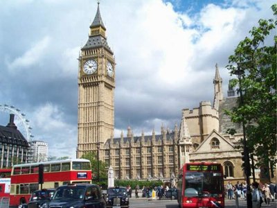 Великобритания: финансовые махинации привели к отставкам в парламенте