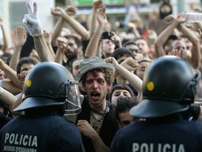 Верховный суд Испании приговорил осаждавших парламент Каталонии в 2011 году к трем годам тюрьмы