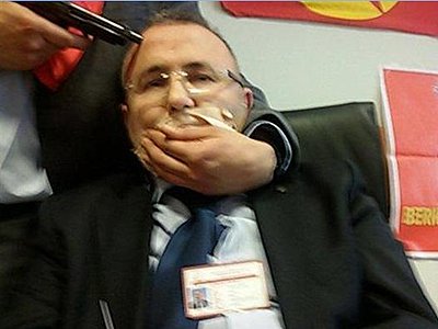 Турецкий прокурор, взятый в заложники радикалами, скончался в больнице