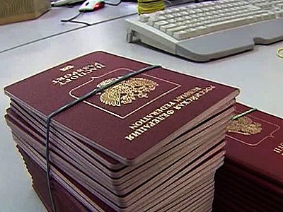 Медведев одобрил выдачу паспортов и водительских прав через МФЦ
