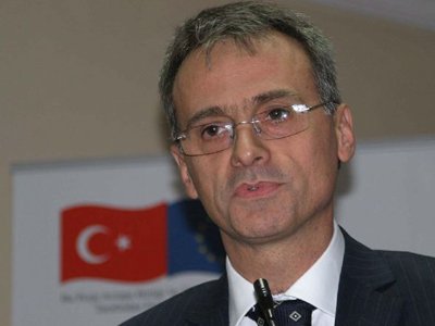 Суд Анкары арестовал экс-шефа полиции и 9 офицеров за прослушку