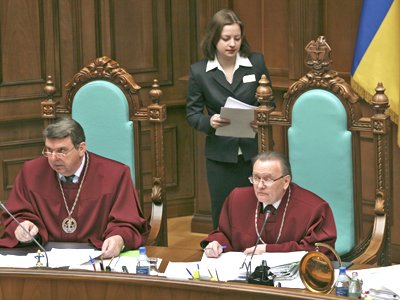 Украина: Конституционный суд никуда не торопится