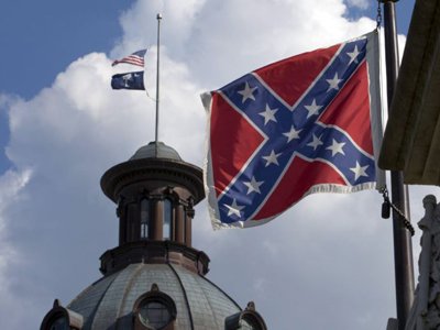 Губернатор Северной Каролины подписала закон о снятии флага Конфедерации
