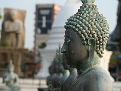 В Камбодже пять человек осуждены за кражу урны с останками Будды