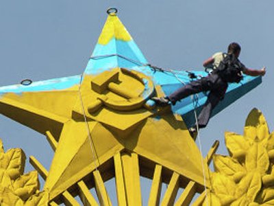 Оправданные экстремалы потребуют компенсацию за арест по делу о покраске звезды на московской высотке