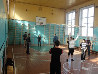 Гимназия выплатит 50 000 руб. ученику, получившему на перемене травму при игре в волейбол