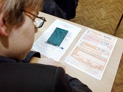 ЕГЭ в России провалили около 30 тысяч выпускников