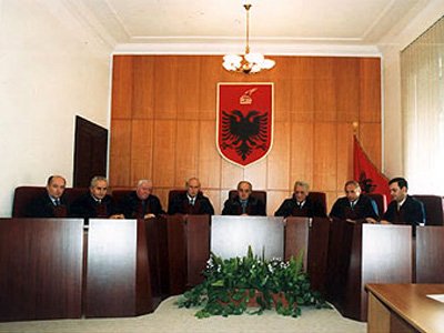 Албания: экс-сотрудникам спецслужб разрешили работать в госучреждениях