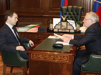 Лукин советует Медведеву намекнуть судам на действия Лужкова