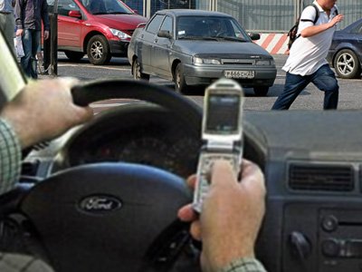 В Госдуму внесен законопроект о лишении прав водителей, дважды пойманных за разговорами по телефону